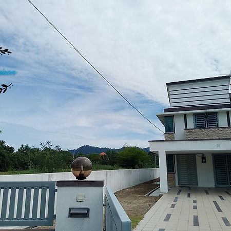 Sri Manjung Ma Maison Homestay Lumut Ngoại thất bức ảnh
