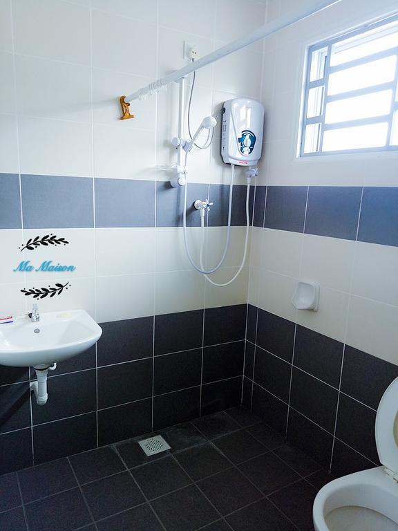 Sri Manjung Ma Maison Homestay Lumut Ngoại thất bức ảnh