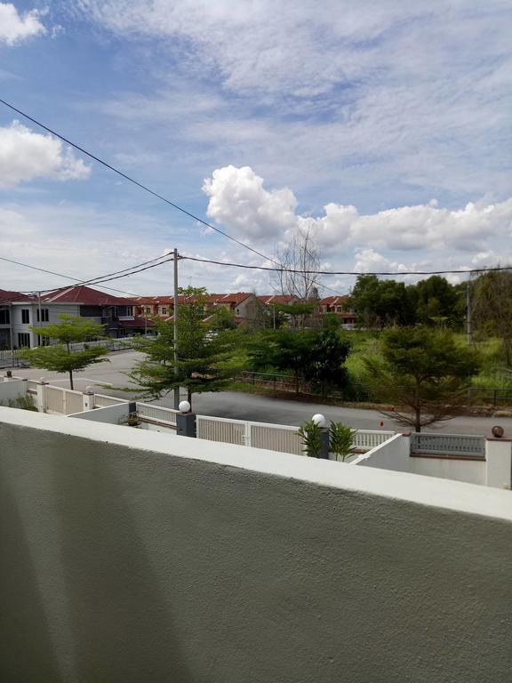 Sri Manjung Ma Maison Homestay Lumut Ngoại thất bức ảnh